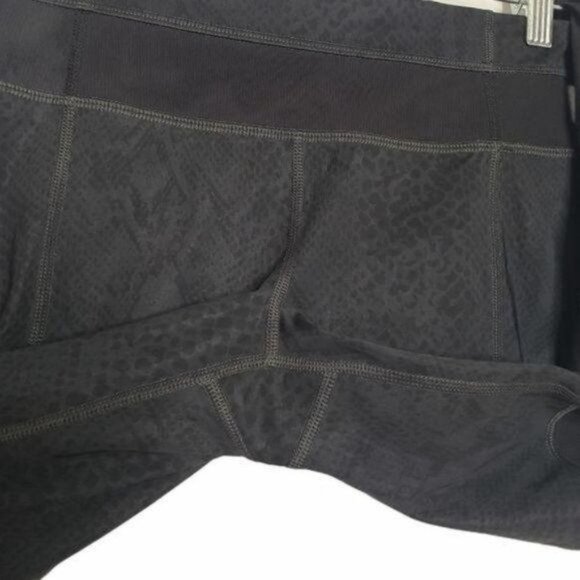 LULULEMON Mesh With Me Crop Legging Desert Snake Deep Coal - Picture 14 of 16